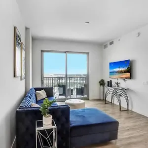  Apartment Urban Chic 1br Downtown Pool & Balcony Views